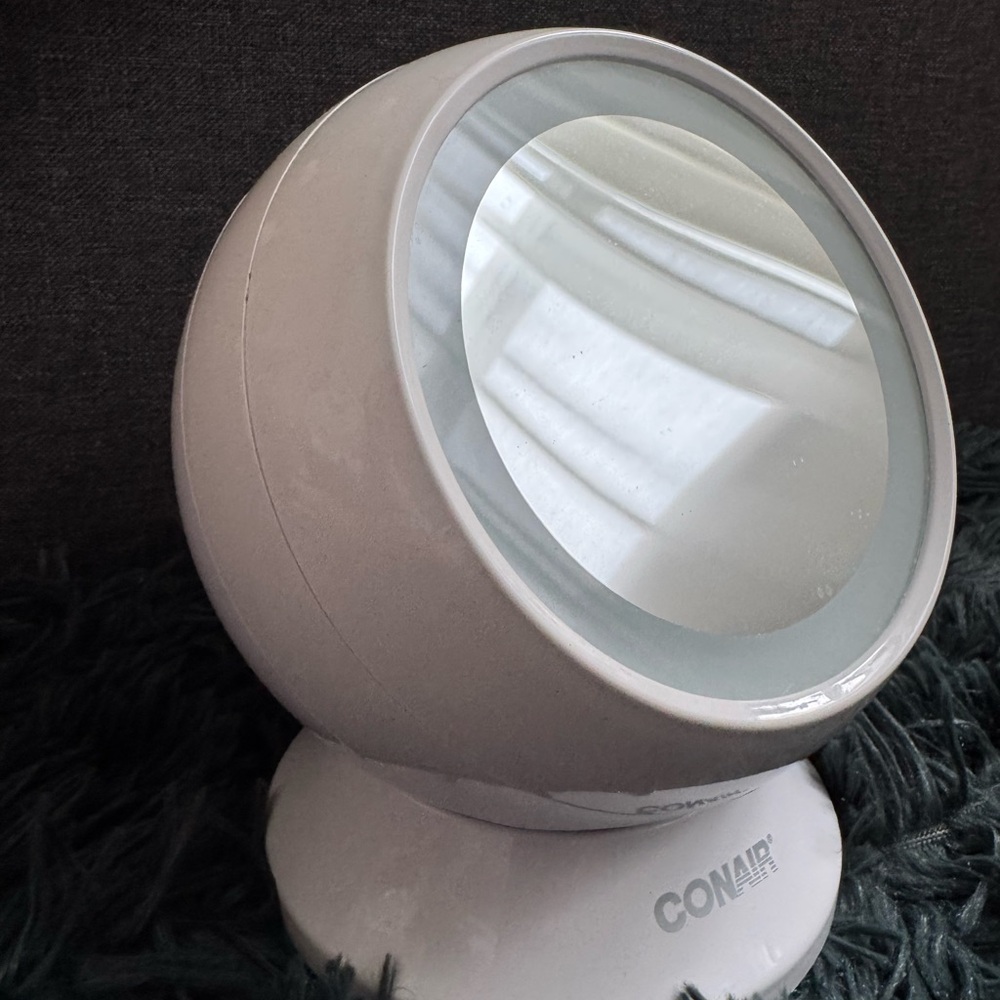 Conair Round White Vanity Mirror with Circular Light